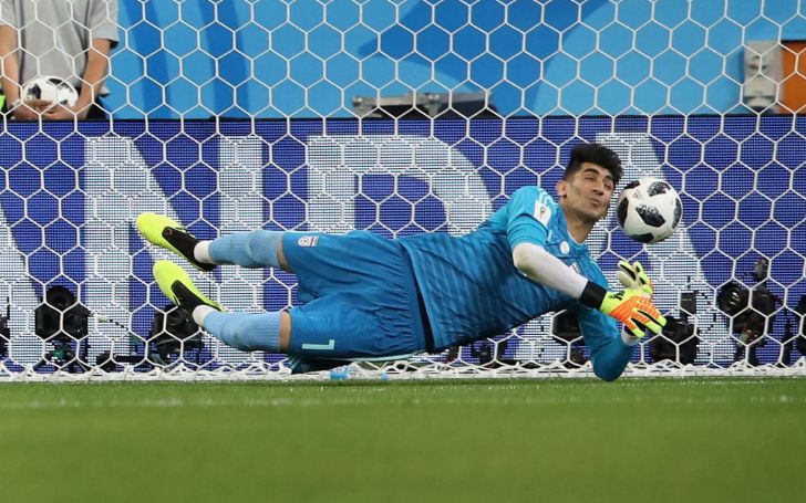 Alireza Beiranvand Injured within Ten Mins! And Subbed!